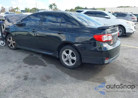 2013 Toyota Corolla S z USA, uszkodzony, nr VIN 2T1BU4EE5DC944185